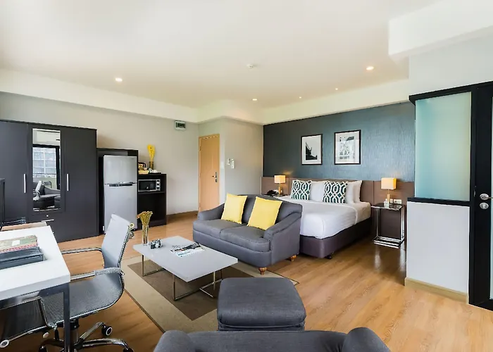 Hotel Alt Nana By Uhg -nearby Benjakitti Park & Queen Sirikit National Convention Center Banguecoque