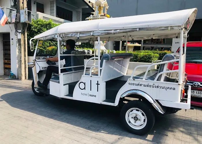 Hotel Alt Nana By Uhg -nearby Benjakitti Park & Queen Sirikit National Convention Center